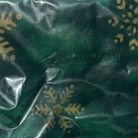 NWT Elegant Fabric Tablecloth - Picture 4 of 7